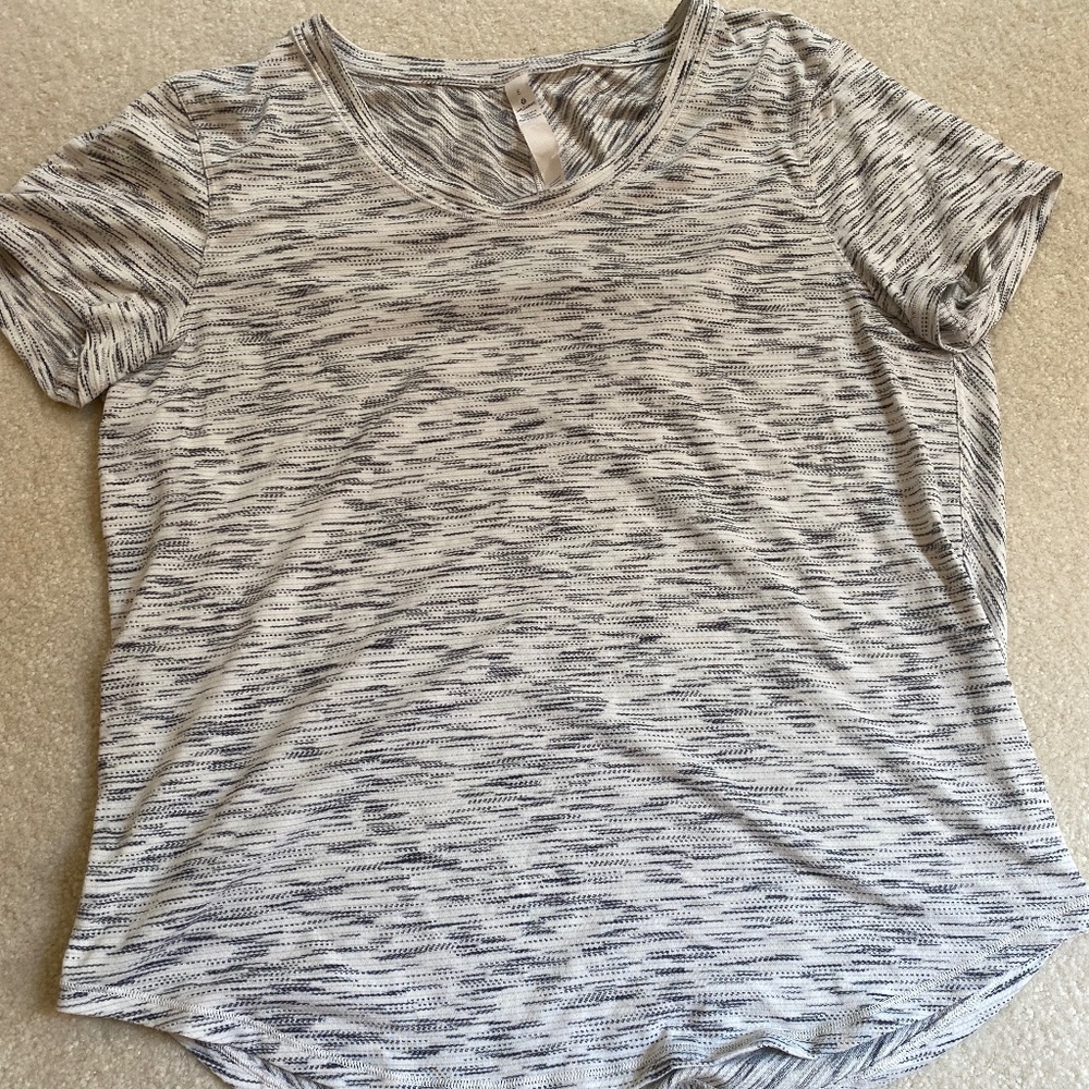 Lululemon crewneck athletic t-shirt with cap sleeves and curved hem